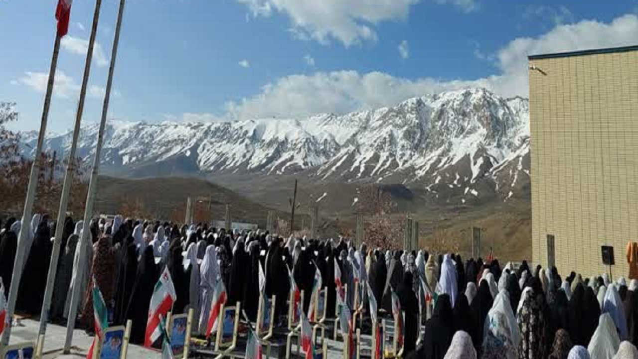 نماز باشکوه عید سعید فطر در شهرستان فریدونشهر برگزار شد + تصاویر
