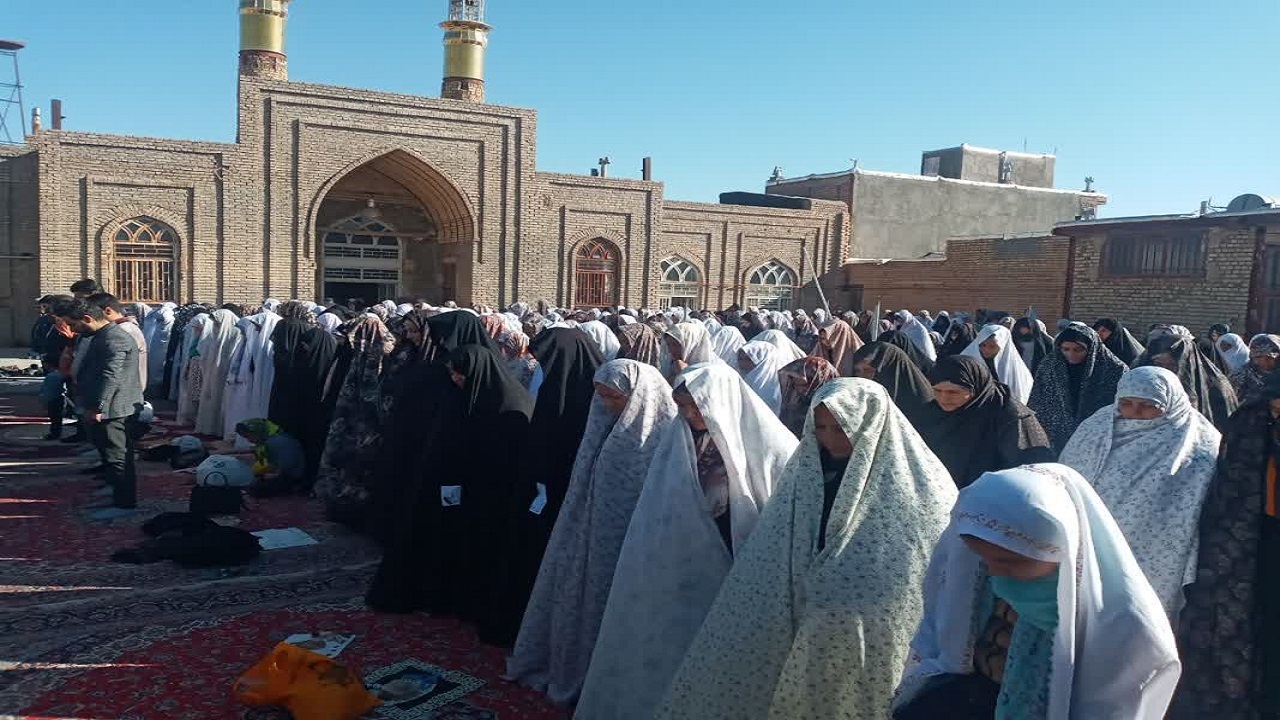 شکوه نماز عید سعید فطر روستای قلعه آقا حسن در قالب تصاویر