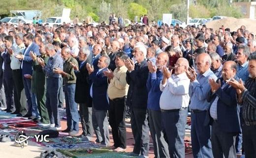 اقامه نماز عید سعید فطر در شهرستان خاتم