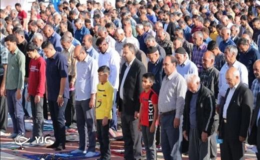 اقامه نماز عید سعید فطر در شهرستان خاتم