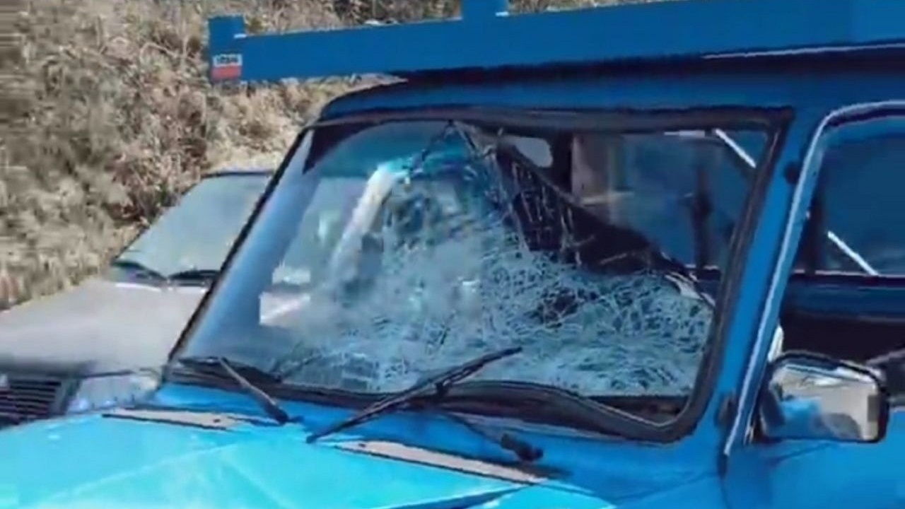 برخورد مرگبار نیسان آبی با پرسنل اداره راه رضوانشهر