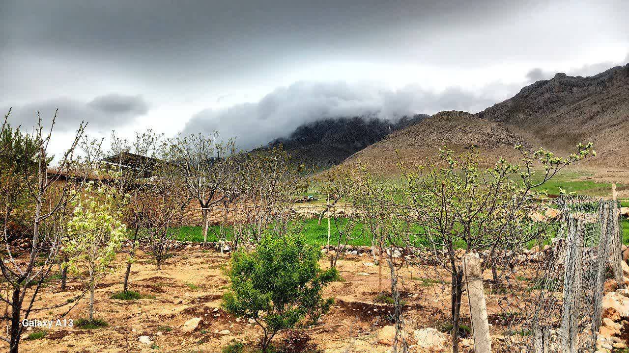 نمایی از آسمان پاک روستای حصار در کنگاور نمایی از آسمان پاک روستای حصار در کنگاور