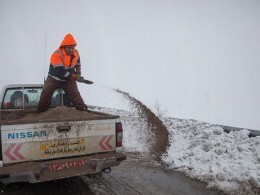 ۹۰۰ کیلومتر از محور‌های ارتباطی همدان برفروبی و نمک‌پاشی شد