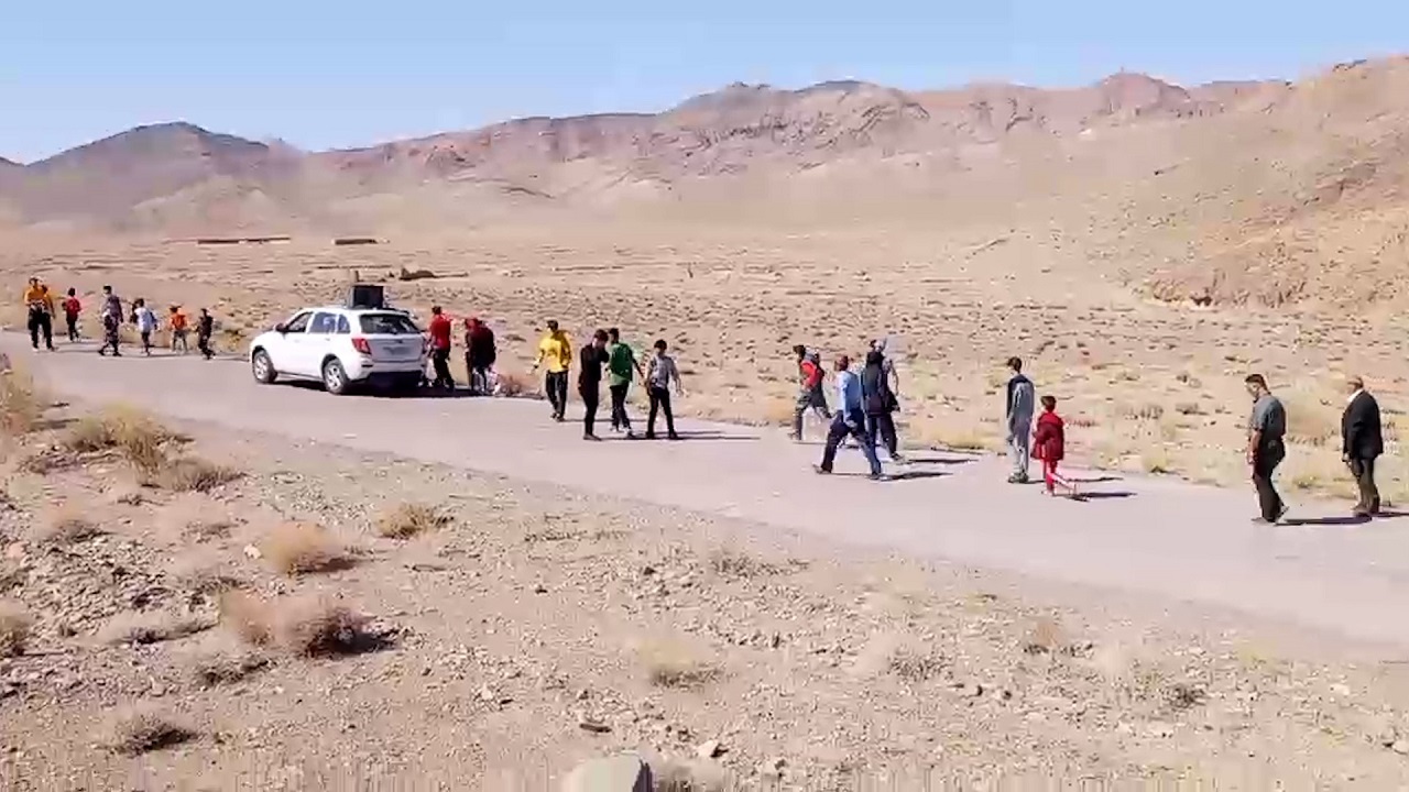 برگزاری همایش پیاده روی خانوادگی در روستای ماربین اردستان + فیلم