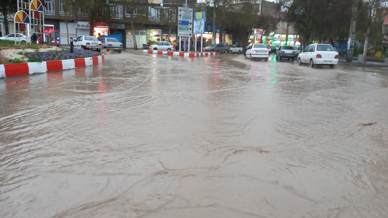 آبگرفتگی خیابان‌ها و معابر در مراغه