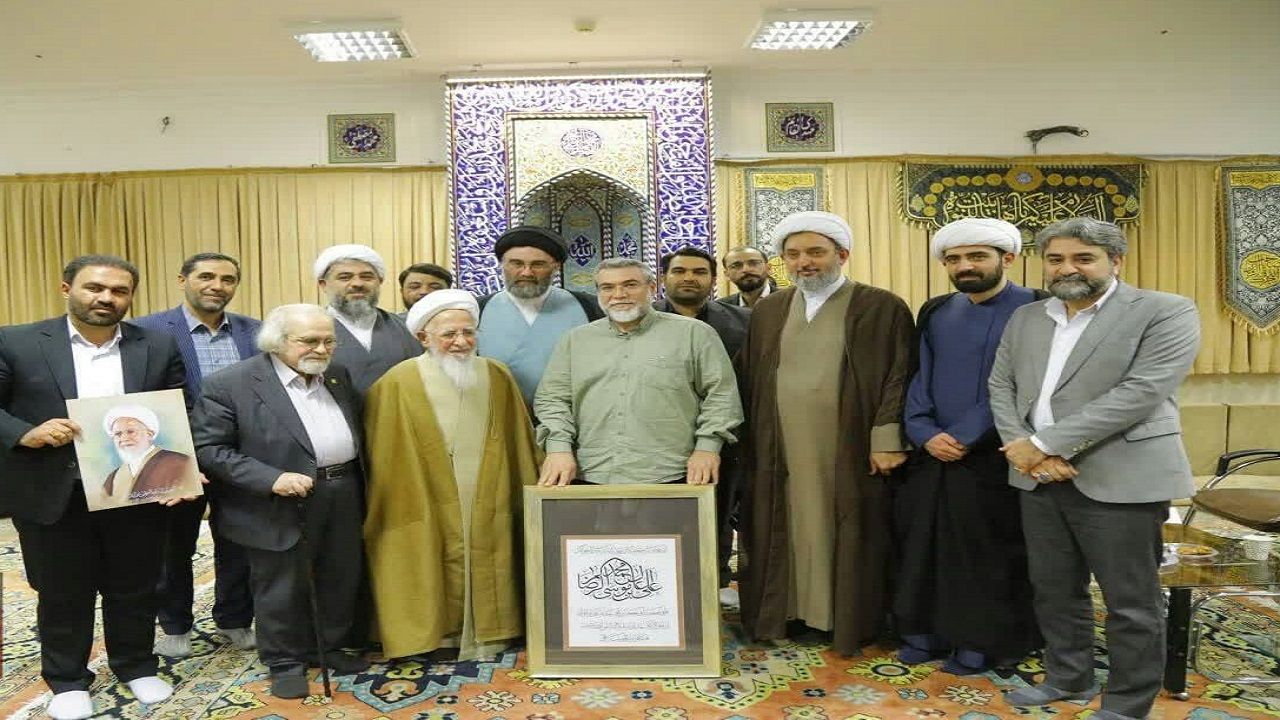 دیدار جمعی از شاعران با آیت‌ الله جوادی آملی