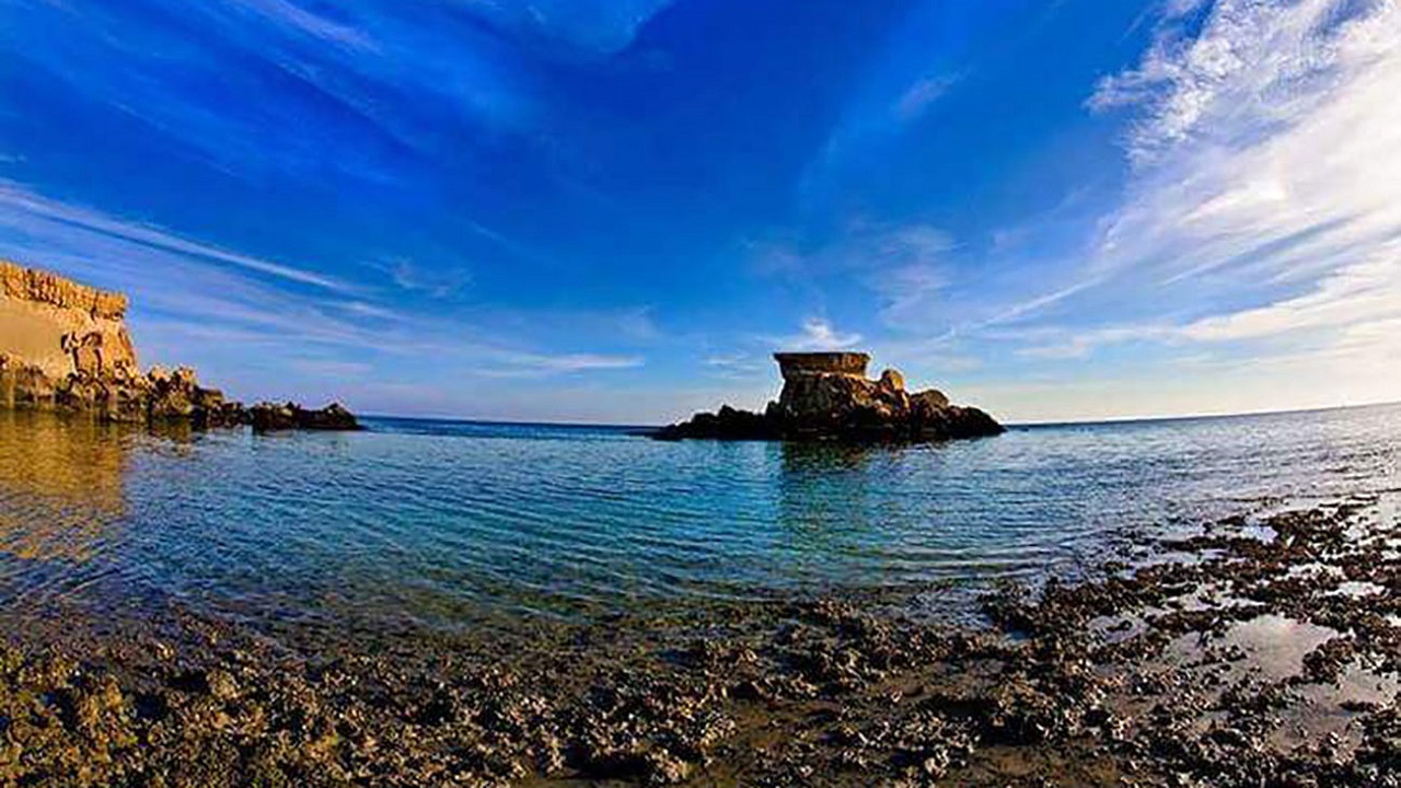 سواحل گردشگرپذیر قشم از زباله پاکسازی شد