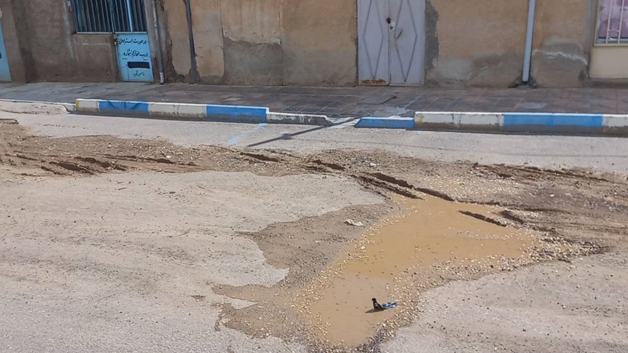 گلایه شهروندان از وضعیت نامناسب خیابان ۲۲ بهمن در شهر پرندک + فیلم