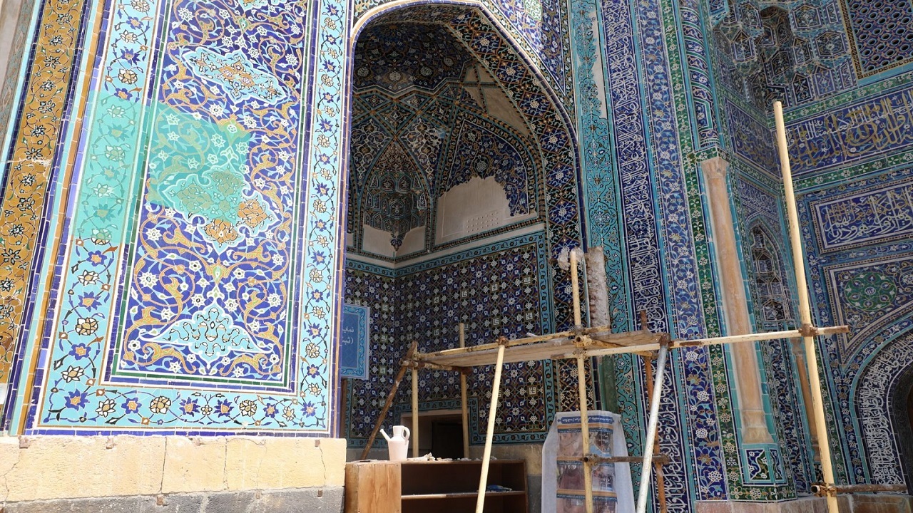 مرمت و تثبیت کاشی‌کاری صحن اصلی مجموعه شیخ صفی‌الدین اردبیلی انجام می‌شود