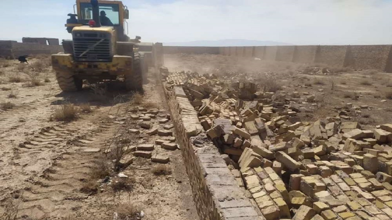 قلع و قمع ۵ بنای غیرمجاز در شهرستان تاکستان