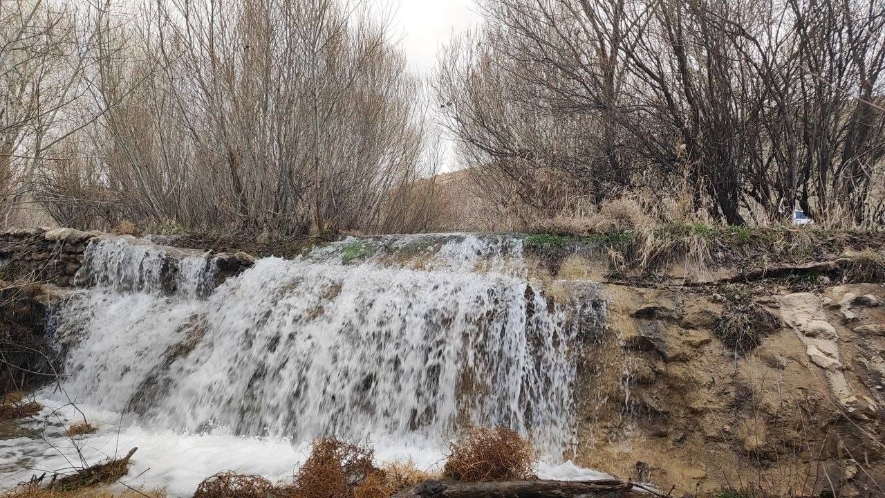 جلوه گری بهار در تپه تاریخی مرادخان چی روستای توآباد + فیلم