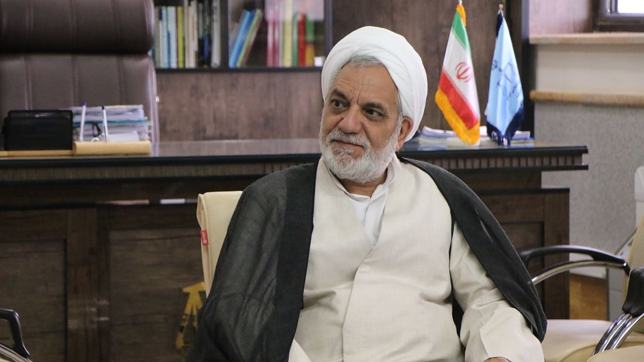قاضی و وکیل در استقرار عدالت اجتماعی نقش پر رنگی دارند