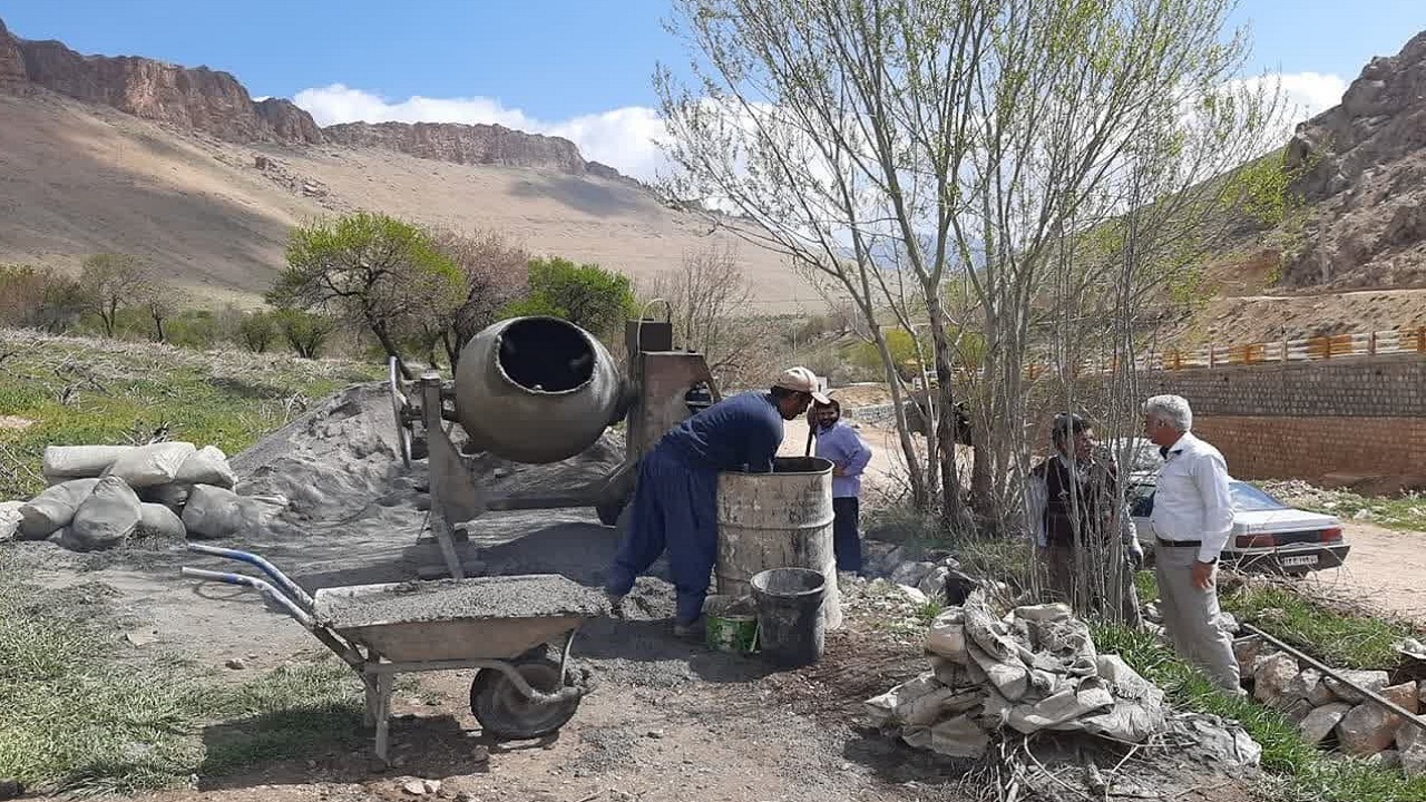 مرمت و بازسازی کانال‌های کشاورزی شهرستان کیار