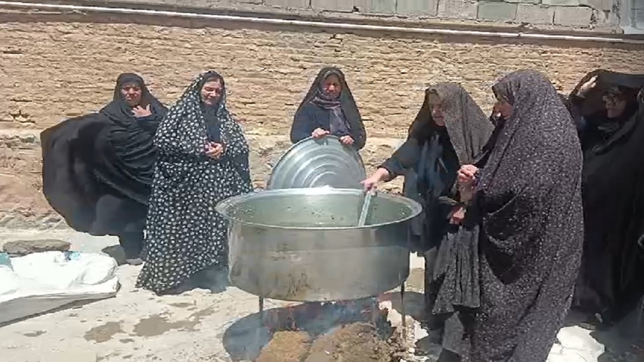 پخت آش نذری در سودجان به مناسبت حمله ایران به اسرائیل + فیلم