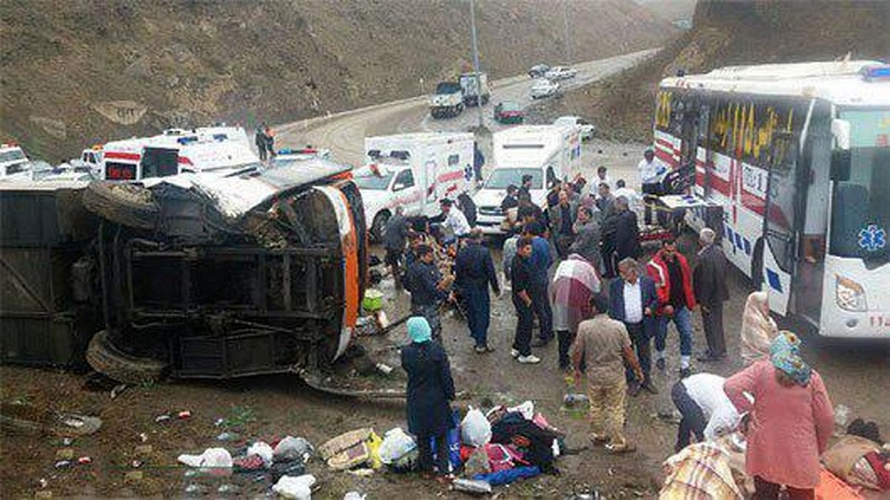 واژگونی اتوبوس در گردنه حیران/ پنج نفر جان خود را از دست دادند