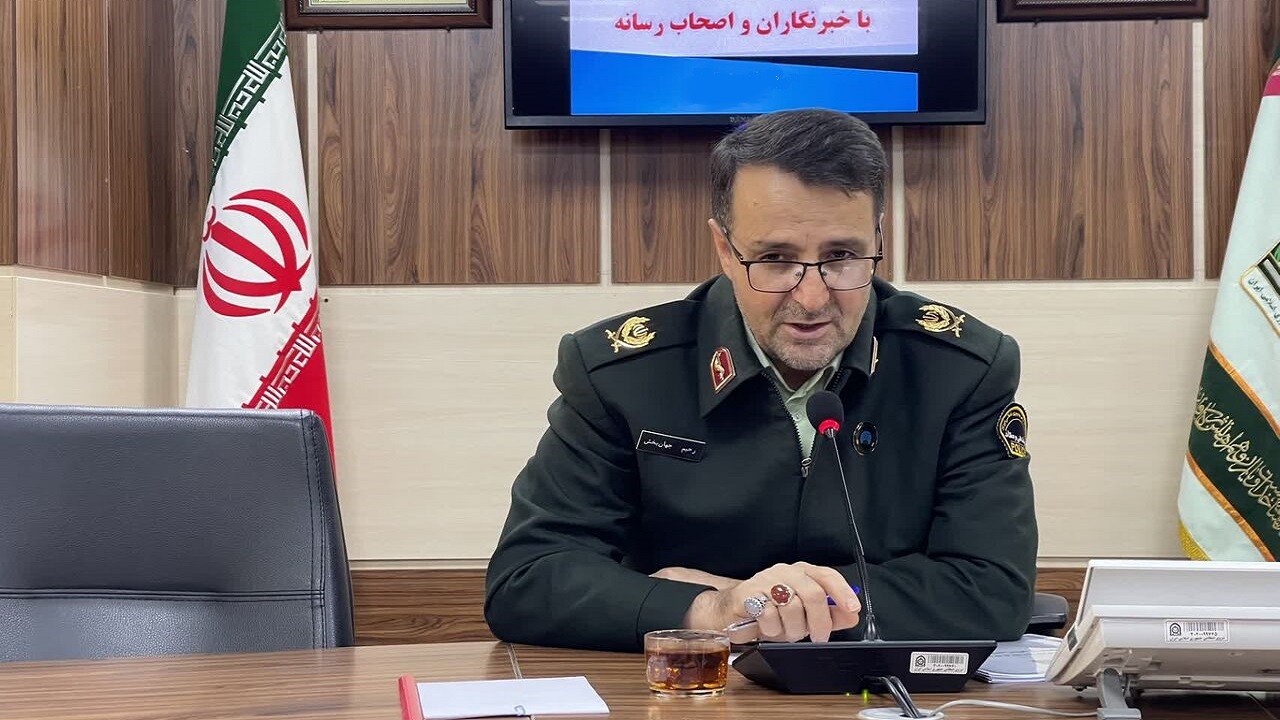 توقیف لندکروز میلیاردی و کشف شکر و روغن نباتی قاچاق در آذربایجان غربی