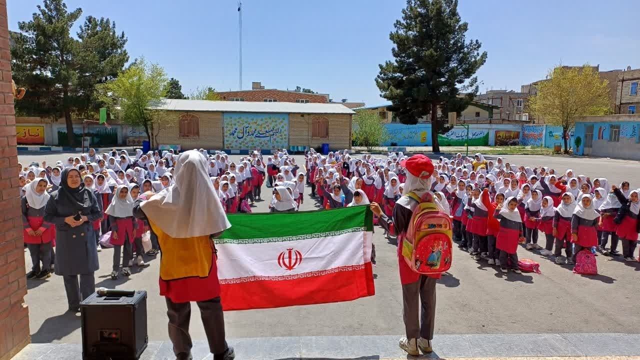 مراسم جشن دانش آموزان ماهدشتی به شکرانه تنبیه رژیم خبیث اسرائیل + فیلم