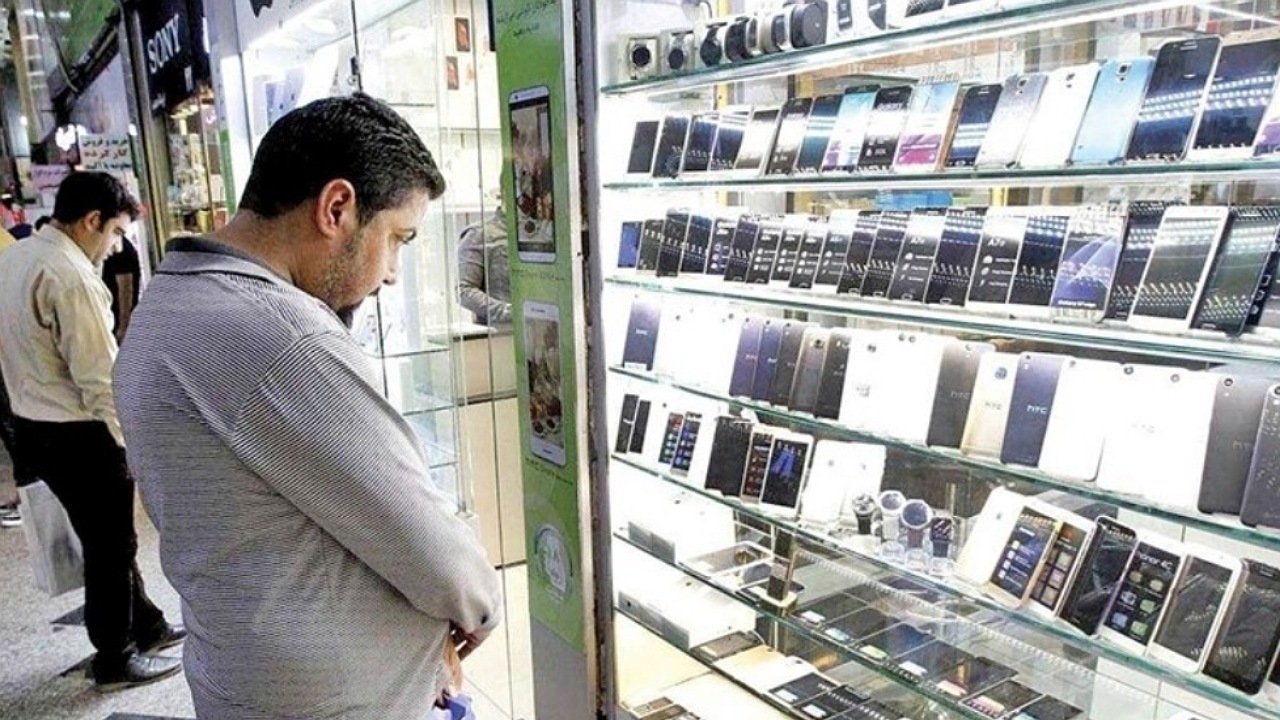 ممنوعیت واردات گوشی‌های دکمه‌ای تکذیب شد