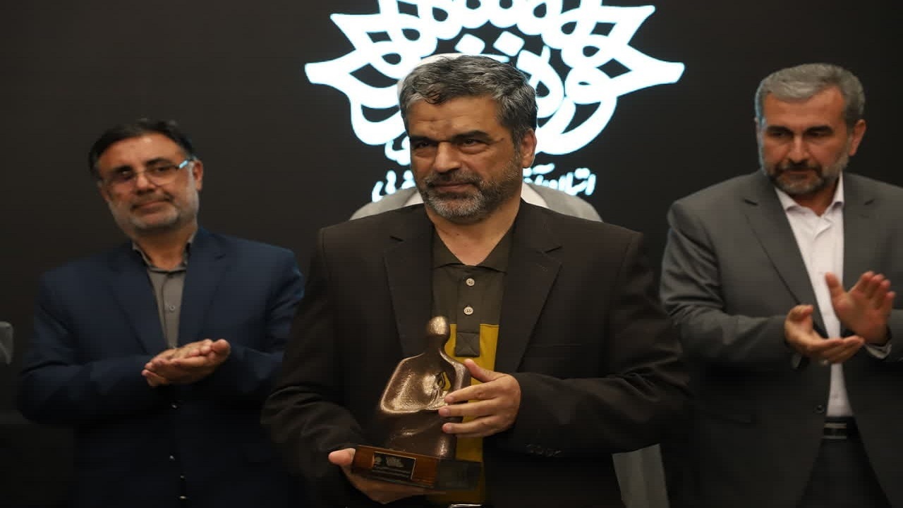 انتخاب چهره هنر انقلاب اسلامی آذربایجان غربی