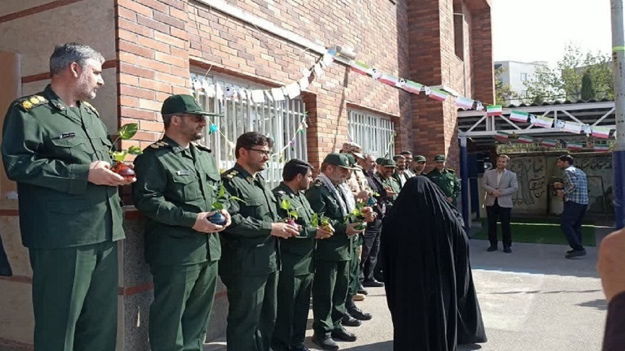قدردانی دانش آموزان قزوینی از سپاه پاسداران