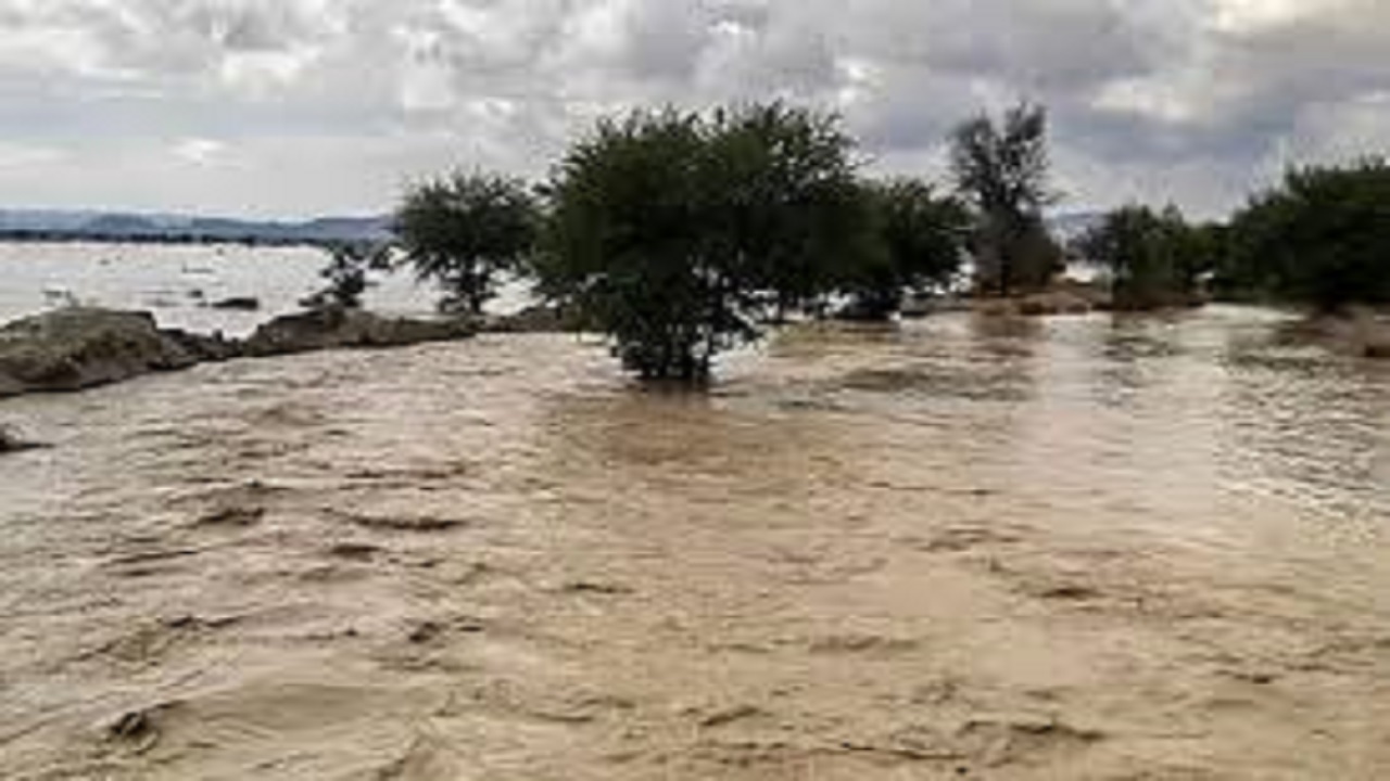 بارندگی مسیر گُشت به سراوان را بست