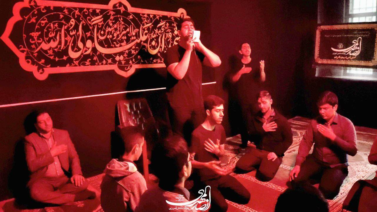 مراسم مداحی و سینه زنی