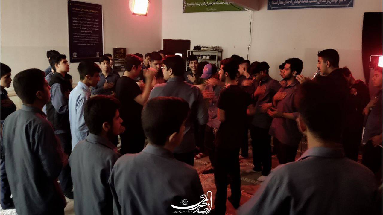 مراسم سوگواری توسط دانش آموزان