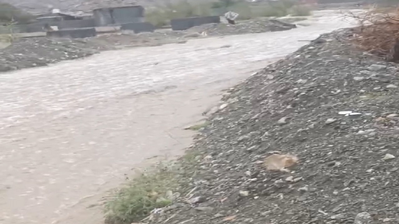 فیلمی از بارش باران سیل آسا در روستای پاتک میانده کرمان