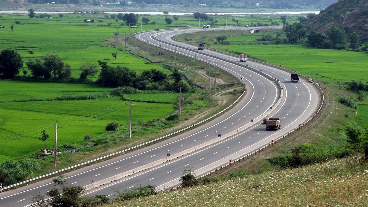 کمبود مراکز خدمات رفاهی در آزاد راه پر تردد قزوین - رشت+ فیلم
