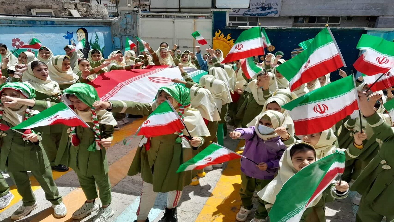 تجمع دانش آموزان جنت آبادی برای حمایت از سپاه پاسداران + فیلم