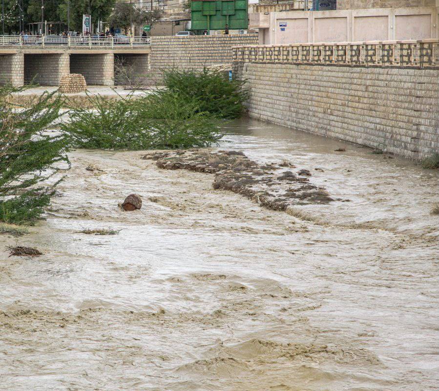 پرآب شدن رودخانه فصلی در لار