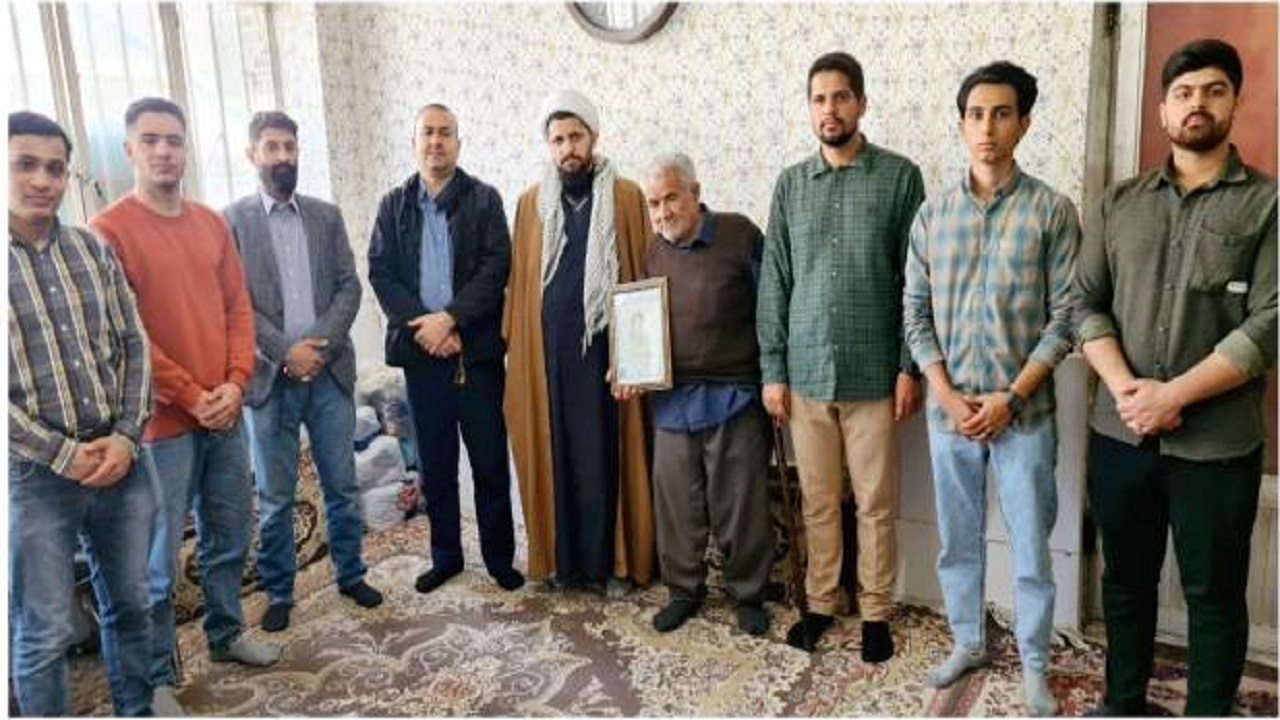 تصاویری از مراسم دیدار با پدر بسیجی شهید علیرضا کاظمی در مشهد