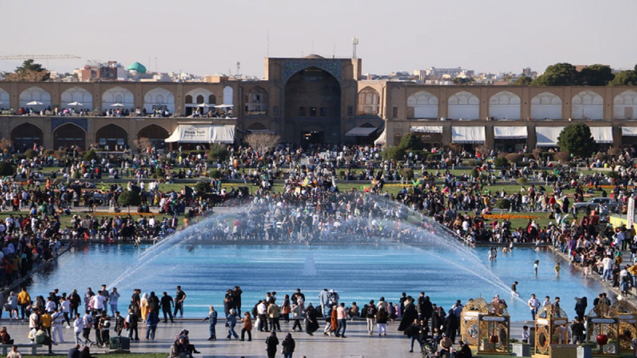 ورود ۱۰۰هزار گردشگر نوروزی به مجموعه جهانی میدان امام اصفهان