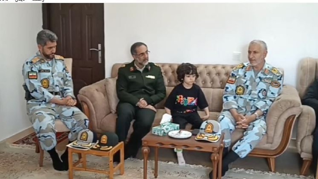دیدار فرمانده مرزبانی فراجا با خانواده شهید مدافع امنیت محمد مهدی نجاتی نیا