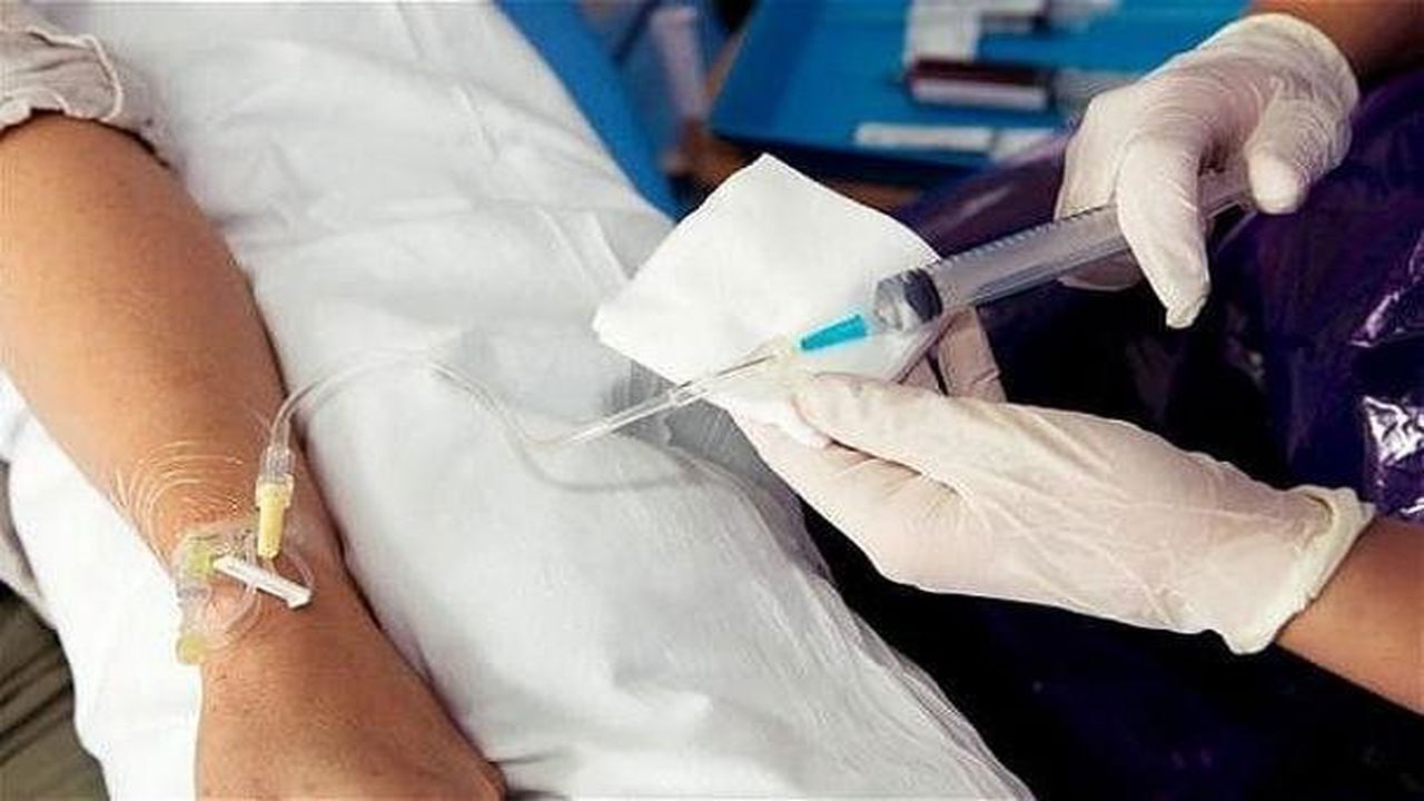 خبر خوش وزیر بهداشت برای سمنانی‌ها؛ افتتاح مرکز درمان سرطان در هفته دولت امسال