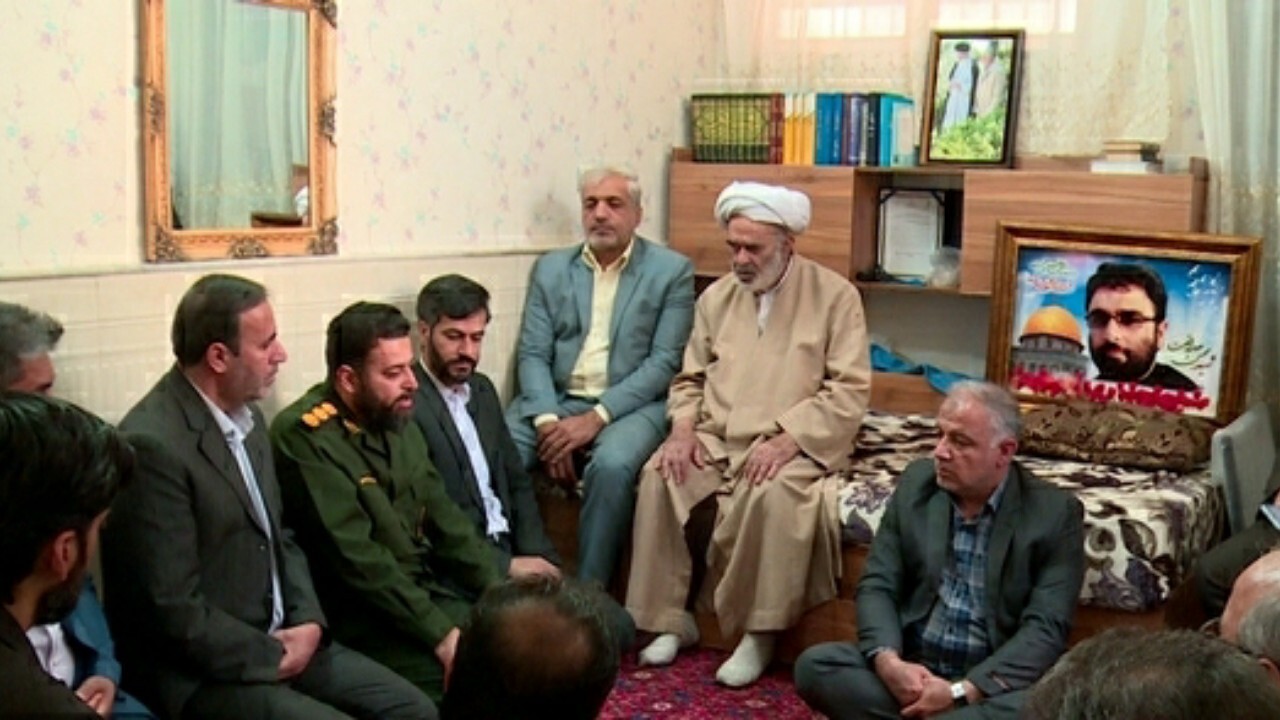 دیدار اعضای سازمان بسیج مهندسین کشور با خانواده شهید صداقت