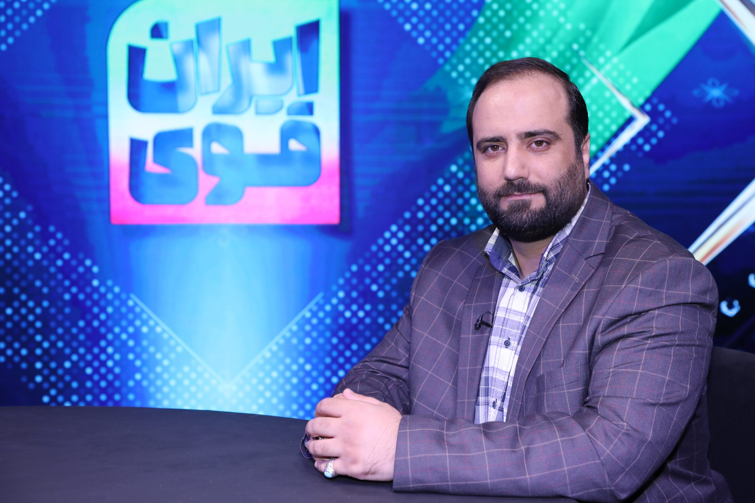 تصویر پژوهشگر و فعال رسانه