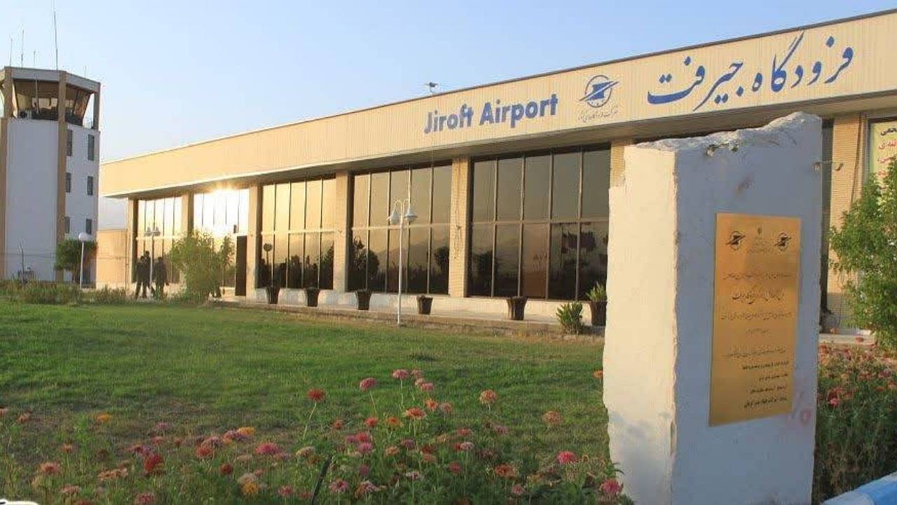 رفع مشکل خطوط انتقال آب و برق فرودگاه شهدای جیرفت