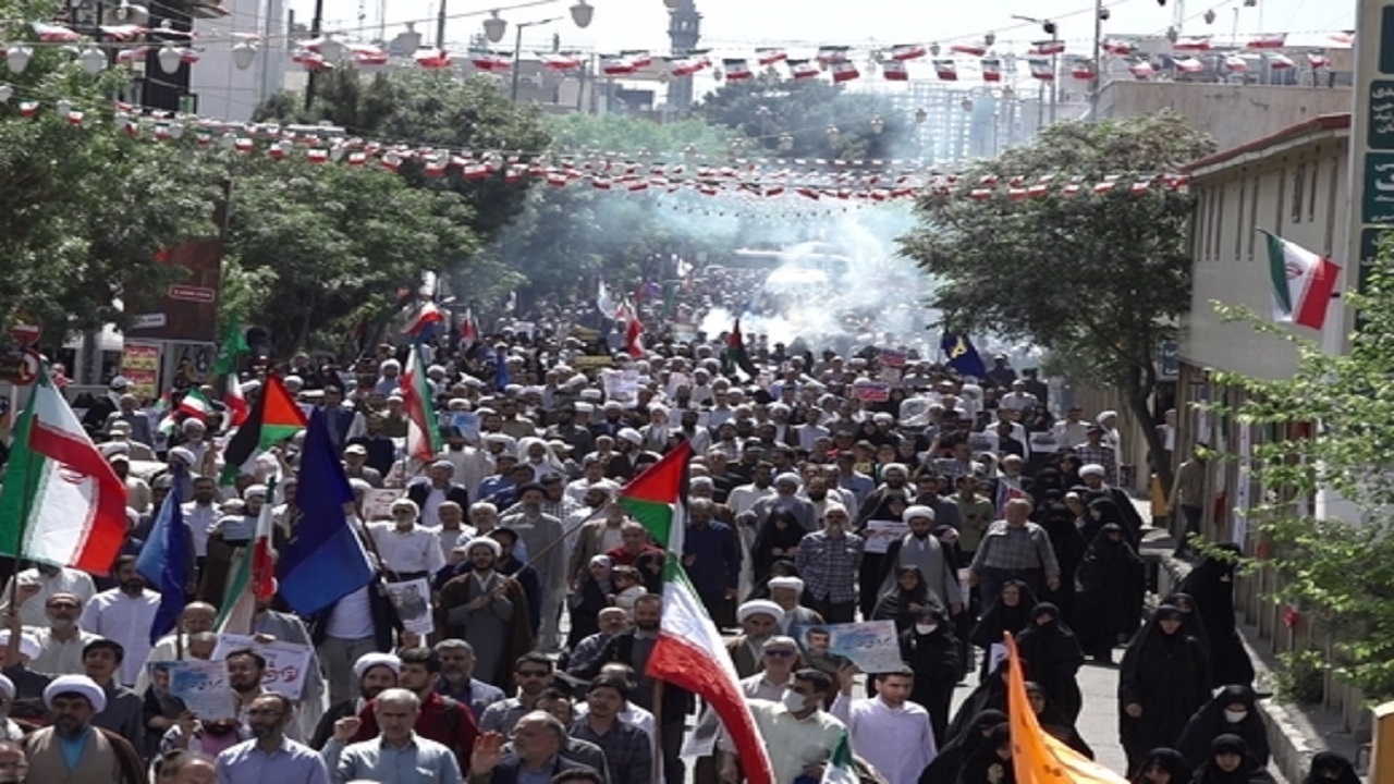 راهپیمایی نمازگزاران جمعه قم در حمایت از عملیات وعده صادق+فیلم
