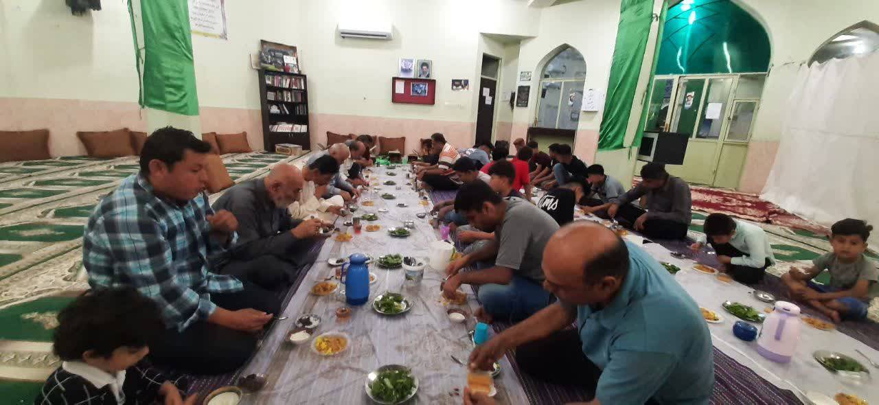 پهن شدن سفره افطار