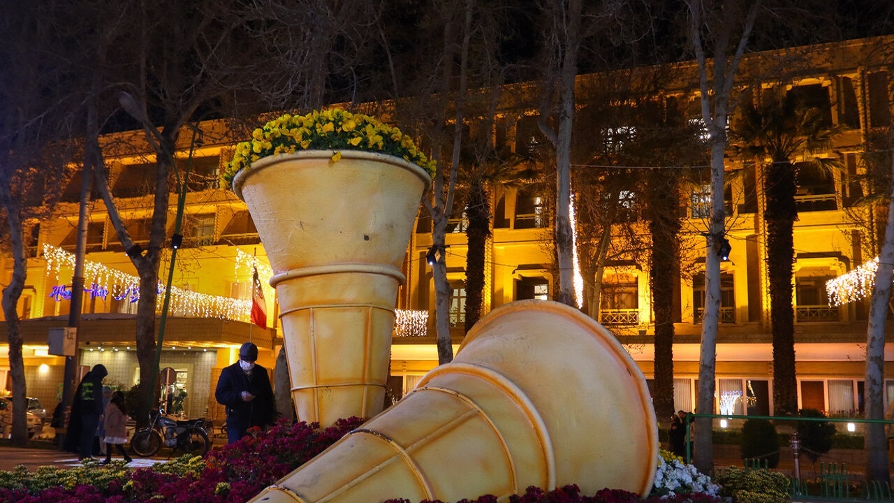 رونمایی از گذر گل، نور و عکس در اصفهان