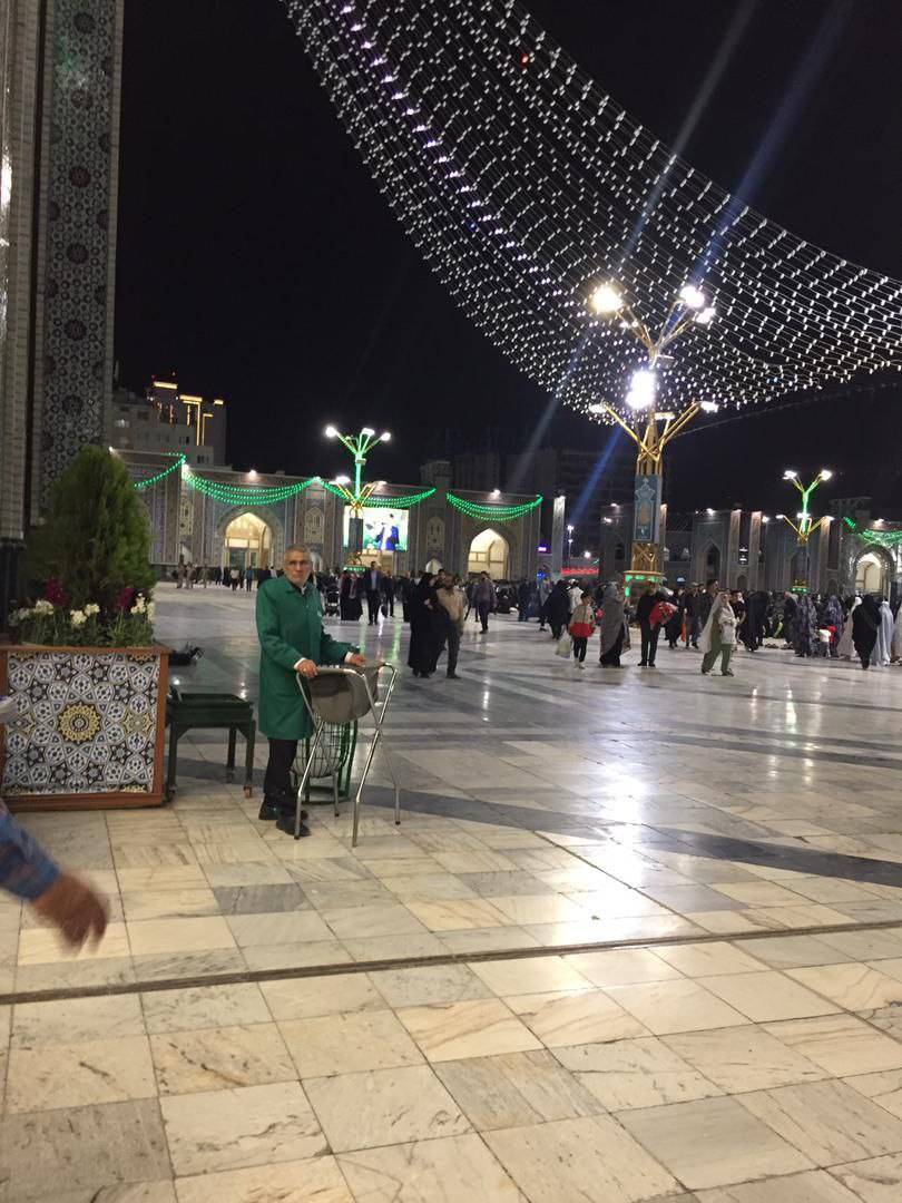 حضورزائران در حرم امام رضا(ع)