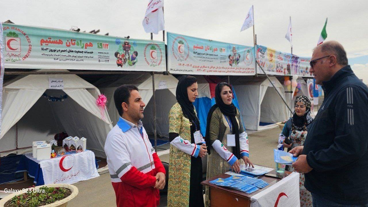 امدادرسانی جوانان هلال احمر شهرستان دهگلان به مسافران نوروزی + تصاویر
