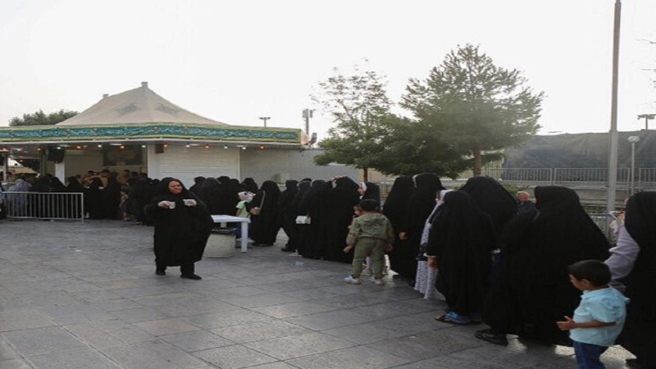 توزیع ۴۰۰۰ افطاری ساده در ایستگاه‌های صلواتی آستان مقدس قم