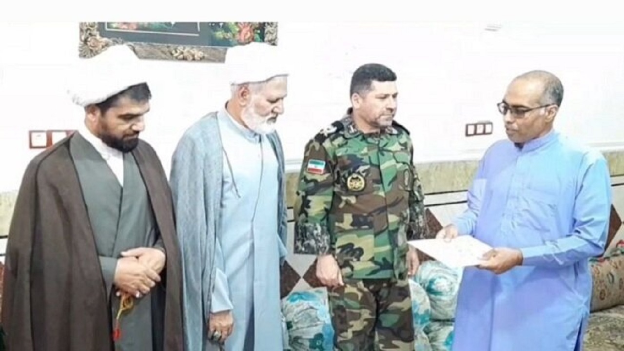 شهدا بر گردن همه ما حق دارند