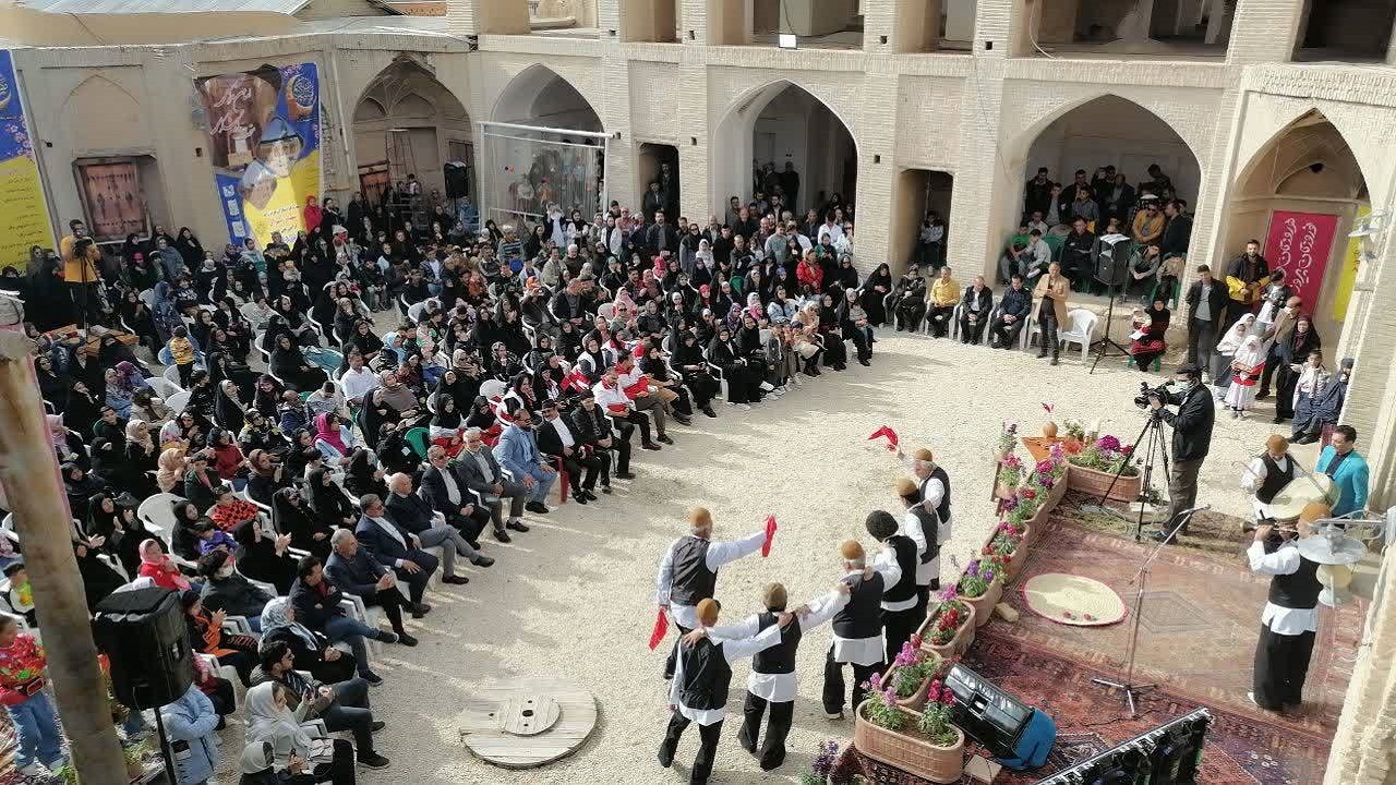 برگزاری جشن نوروزگاه به سبک اهالی نراق + فیلم و تصاویر