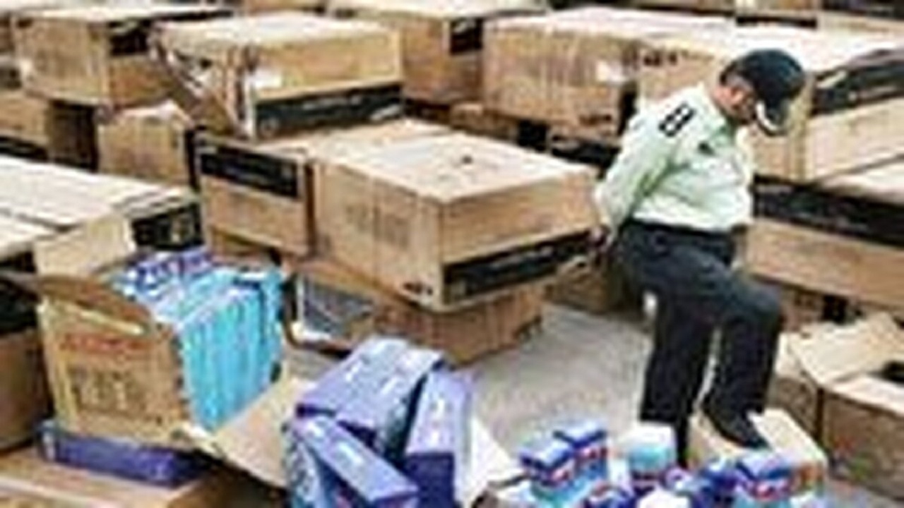 کشف لنز چشمی قاچاق در یکی از انبار‌های شهرری 