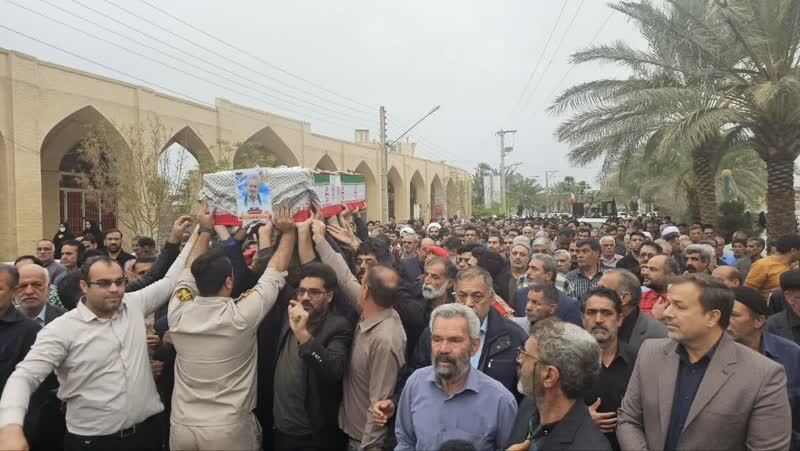 شهید جانباز حسینی فهرجی بر روی دستان شهید پرور بافق تشییع شد