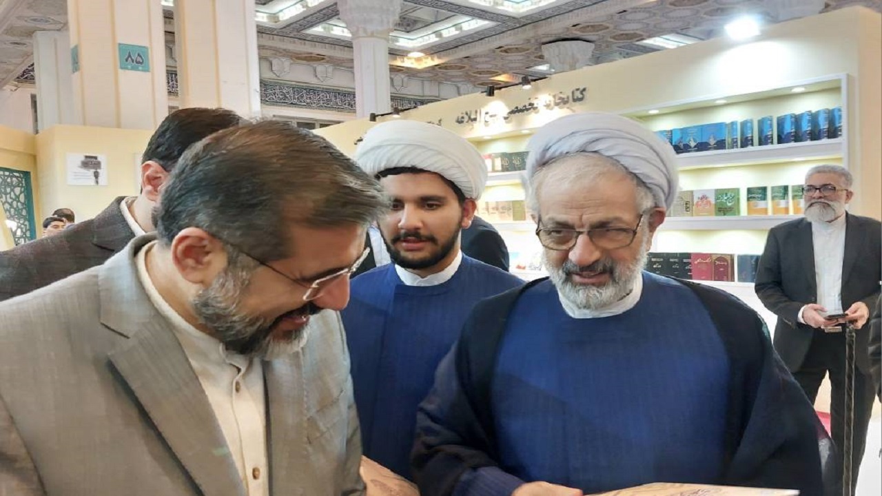 فرزند داور «محفل» از وزیر ارشاد هدیه گرفت + فیلم