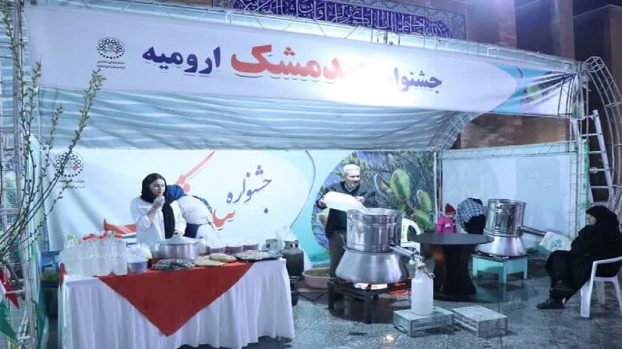 آغاز جشنواره بیدمشک در ارومیه